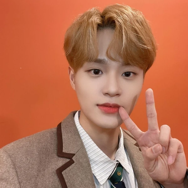 Today's Most Loved Lee Daehwi (AB6IX)