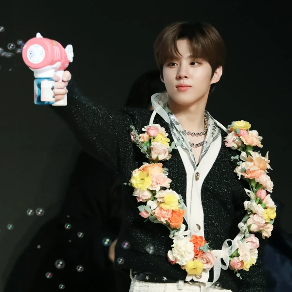 Today's Most Loved Kim Wooseok