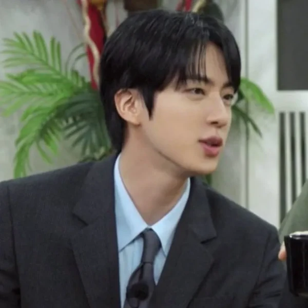 Foto Populer Penuh Cinta untuk Jin (BTS)