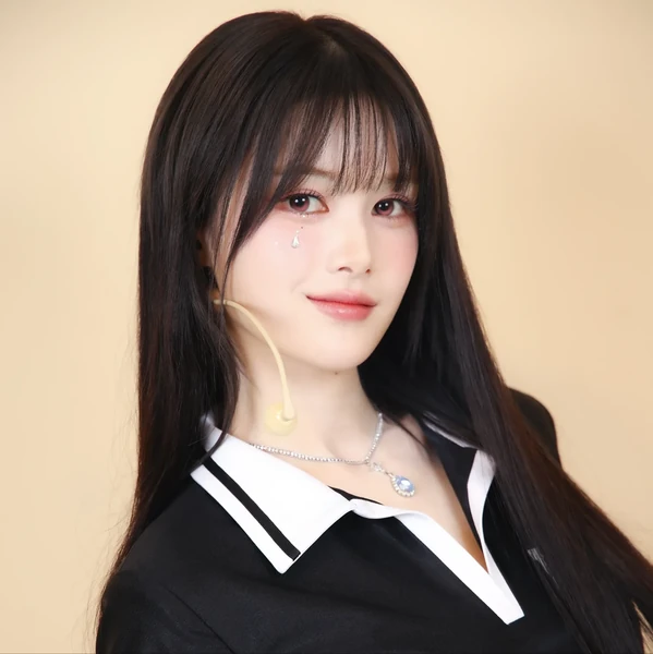 Shining profile picture of Mayu (tripleS) on today's Choeaedol