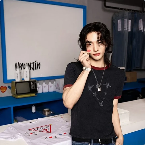 오늘 가장 사랑받은 현진 (Stray Kids)의 모습