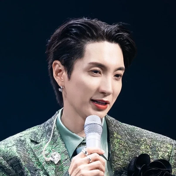 Today's Most Loved Leeteuk (Super Junior)