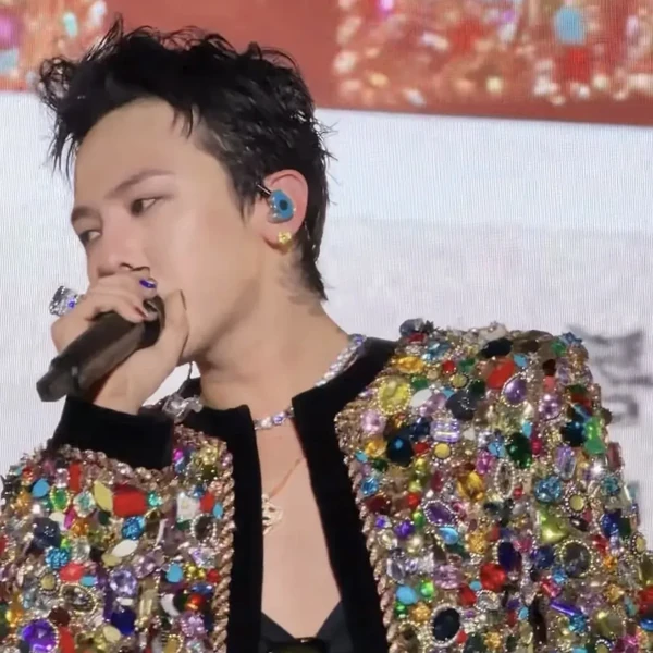 Popular profile image of G-DRAGON (BIGBANG) selected by votes