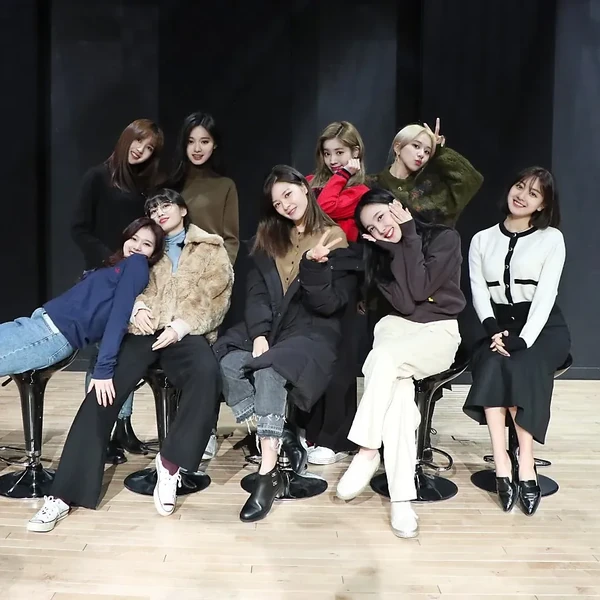 Foto Populer Penuh Cinta untuk TWICE