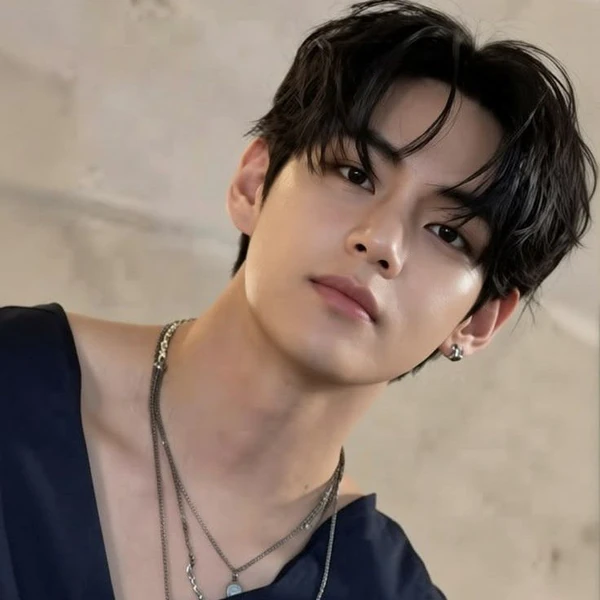 Penampilan V (BTS) yang Paling Dicintai Hari Ini