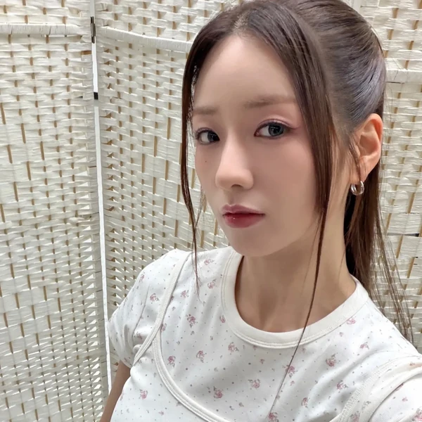 Top Photo Full of Yoon Bomi (Apink) Love