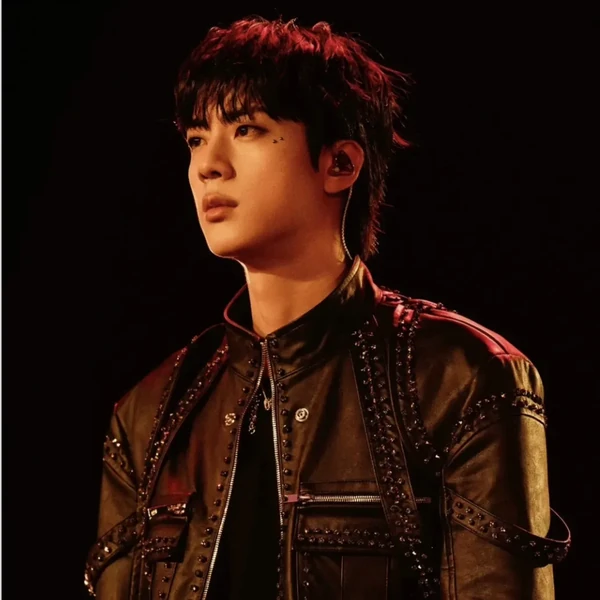 Penampilan Jin (BTS) yang Paling Dicintai Hari Ini