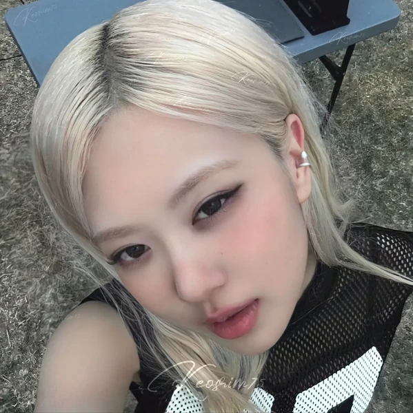 Today's Most Loved ROSÉ (BLACKPINK)