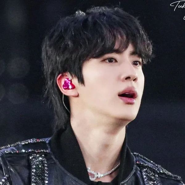 Foto Populer Penuh Cinta untuk Jin (BTS)