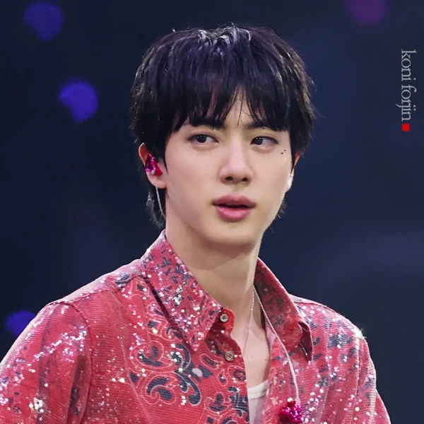 오늘 가장 사랑받은 진 (방탄소년단)의 모습