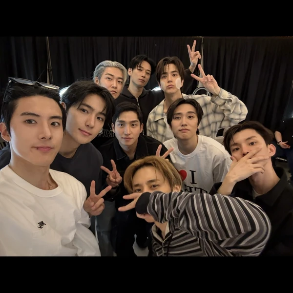Top Photo Full of THE BOYZ Love