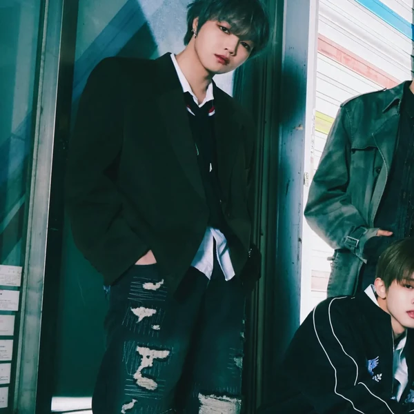 Signature photo of YOUNITE capturing their charm