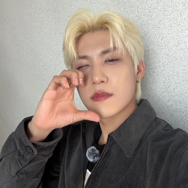 Today's Most Loved Park Woojin (AB6IX)