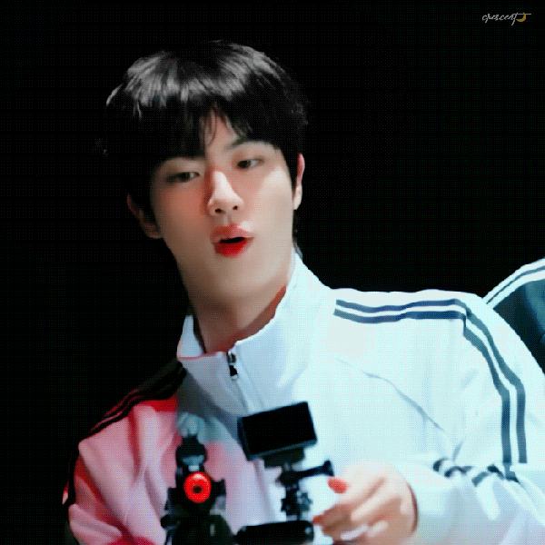 오늘 가장 사랑받은 진 (방탄소년단)의 모습