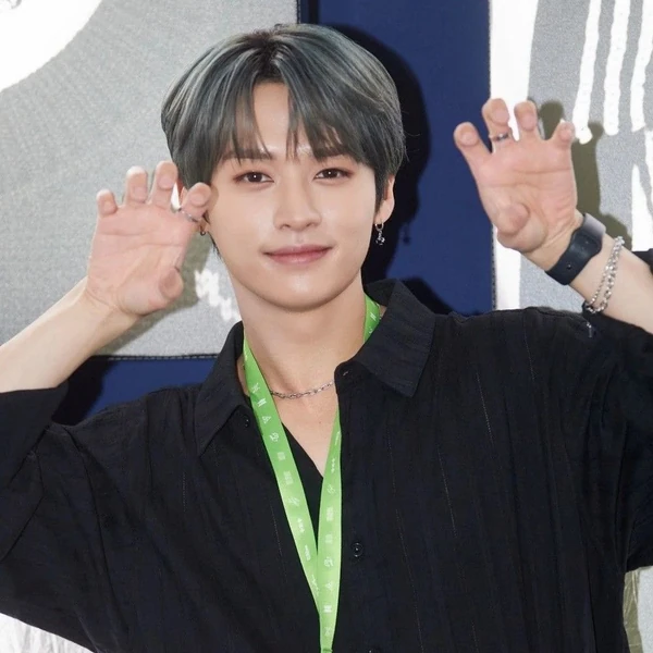Penampilan Lee Know (Stray Kids) yang Paling Dicintai Hari Ini