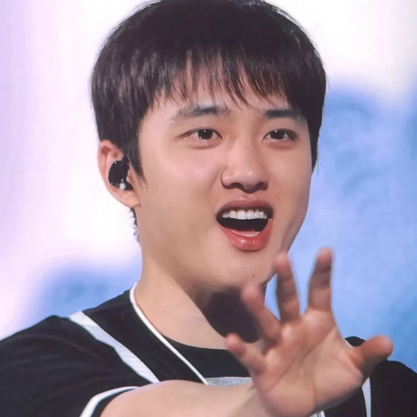 오늘 가장 사랑받은 디오 (EXO)의 모습