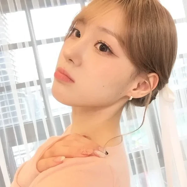 Shining profile picture of Kim Chaehyun (Kep1er) on today's Choeaedol