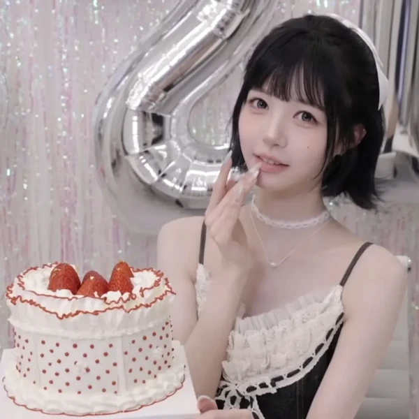 Today's Most Loved Kim Chaewon (tripleS)