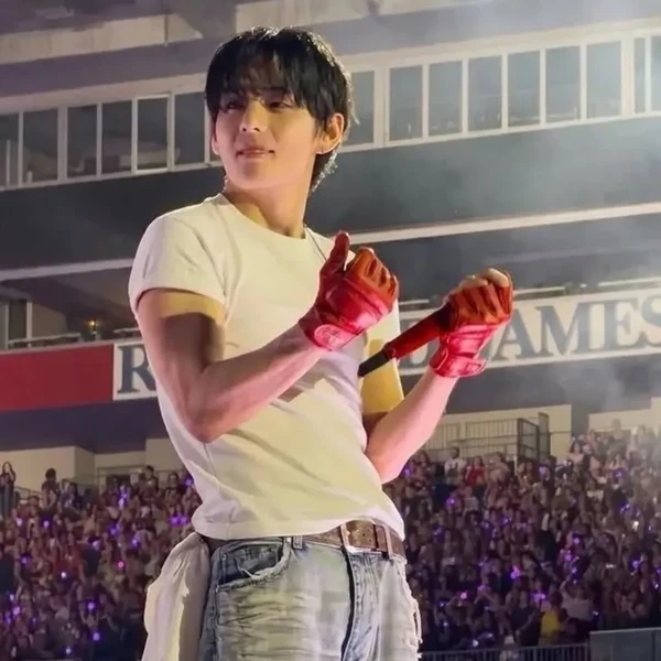 Foto Populer Penuh Cinta untuk V (BTS)