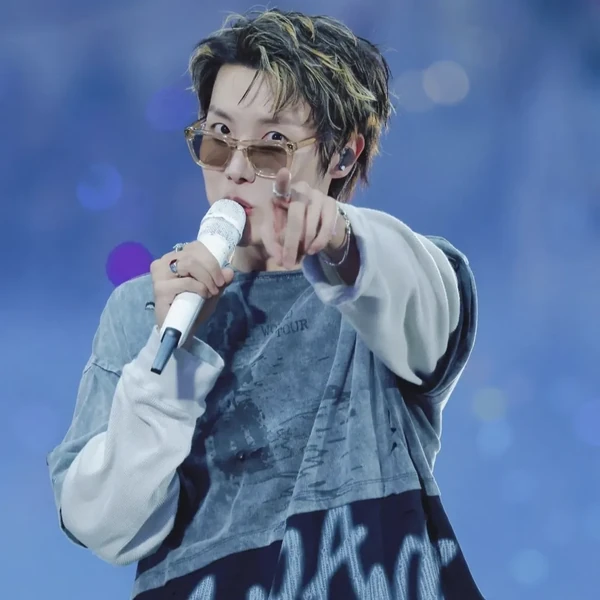 제이홉 (방탄소년단) 팬심 가득한 인기 사진