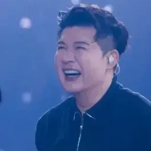 Signature photo of Shindong (Super Junior) capturing their charm