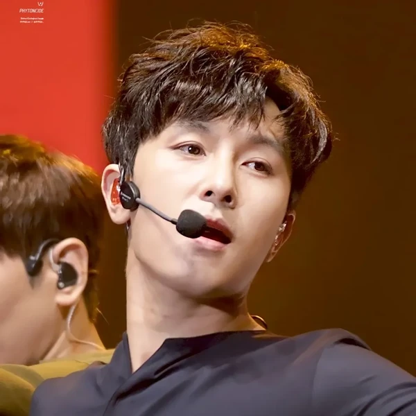 Fans' Pick: Best Moment of Kim Dongwan (SHINHWA)