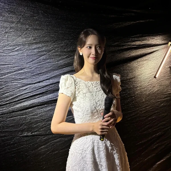 Foto Populer Penuh Cinta untuk Yoona (Girls' Generation)