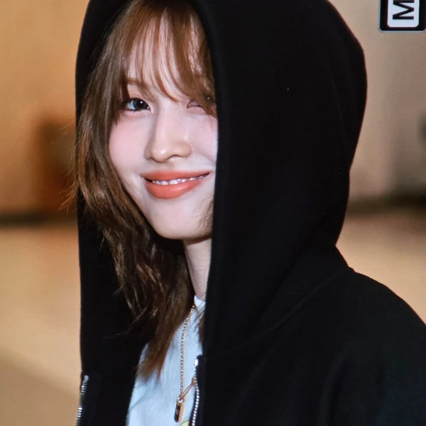 오늘 가장 사랑받은 모모 (TWICE)의 모습