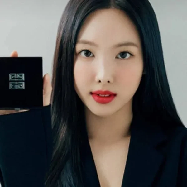 Today's Most Loved Nayeon (TWICE)
