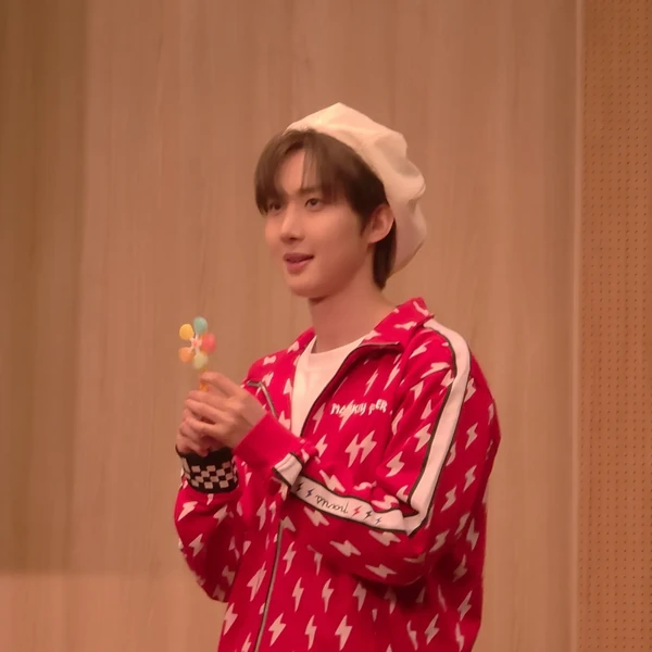 Today's Most Loved Hui (PENTAGON)