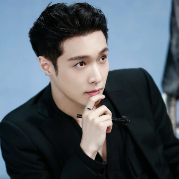 Fans' Pick: Best Moment of Lay (EXO)