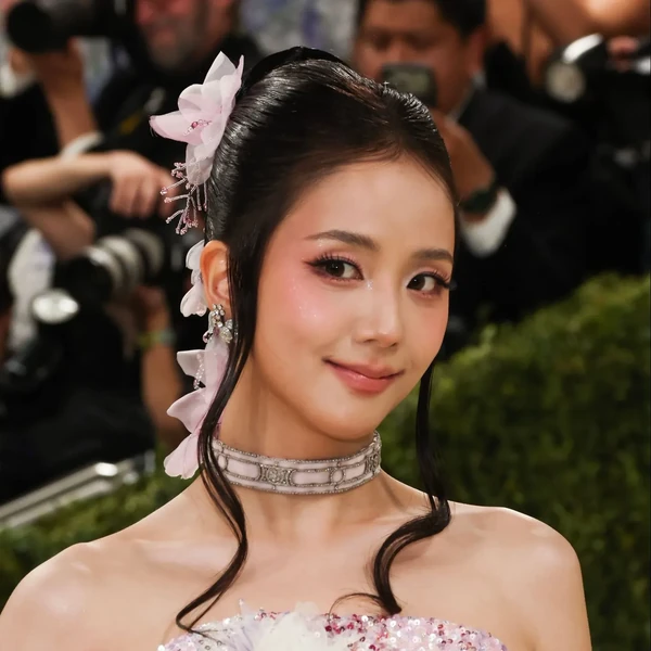 Today's Most Loved Jisoo (BLACKPINK)