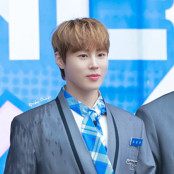 Foto Populer Penuh Cinta untuk Ha Sungwoon