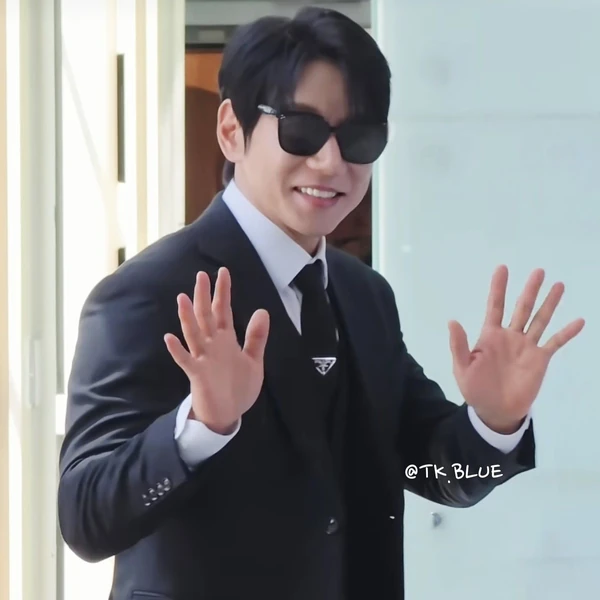 Top Photo Full of Hwang Chiyeol Love