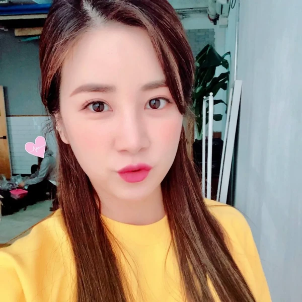 Shining profile picture of パク・チョロン (Apink) on today's Choeaedol