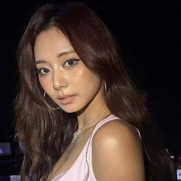 Foto Populer Penuh Cinta untuk Tzuyu (TWICE)
