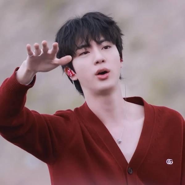 Penampilan Jin (BTS) yang Paling Dicintai Hari Ini
