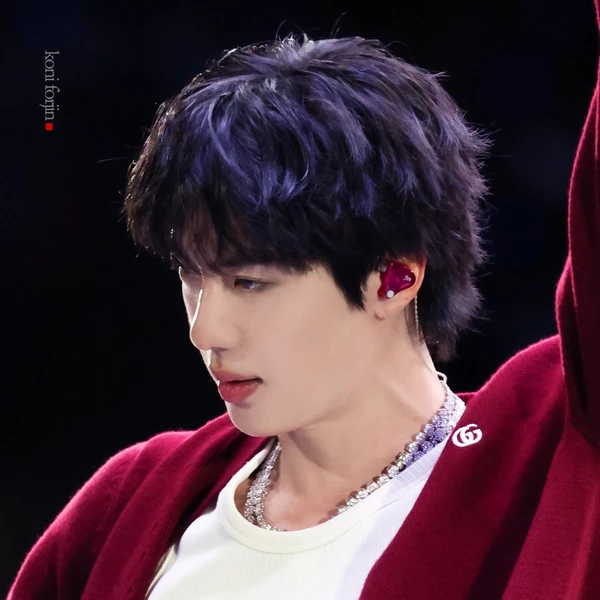 Penampilan Jin (BTS) yang Paling Dicintai Hari Ini