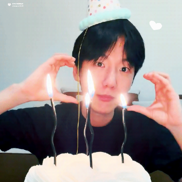 Foto Populer Penuh Cinta untuk Baekhyun (EXO)
