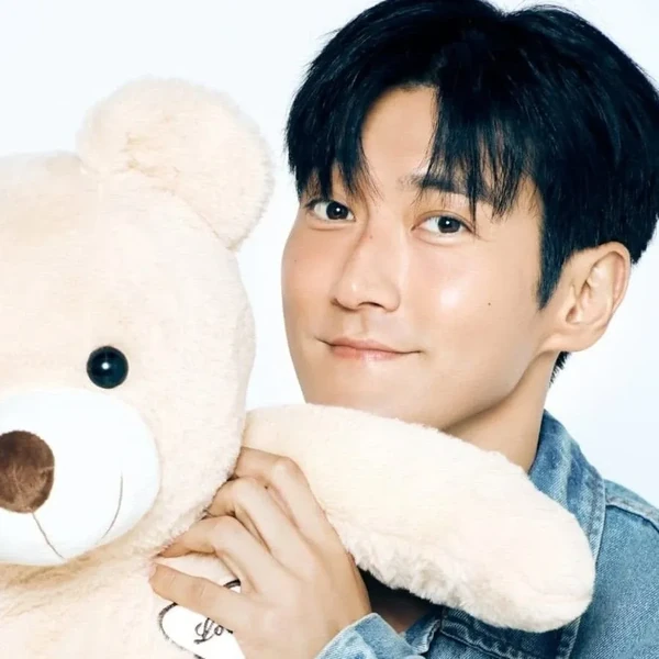 Shining profile picture of 시원 (슈퍼주니어) on today's Choeaedol