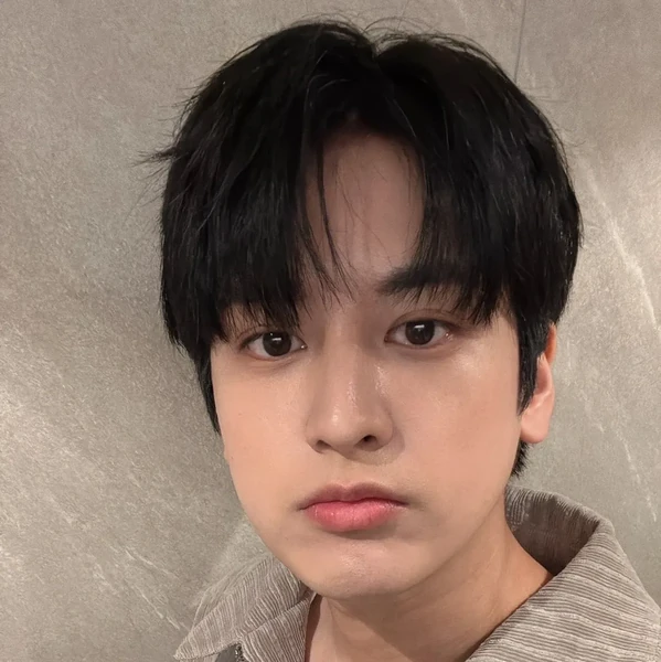 充满粉丝爱意的郑粲右 (iKON)人气照片