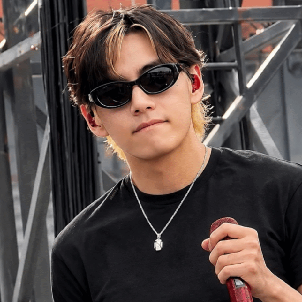 Foto Populer Penuh Cinta untuk V (BTS)