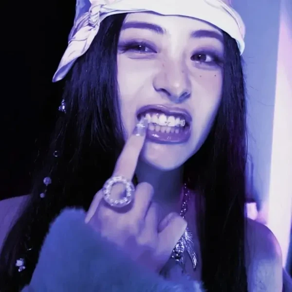 Top Photo Full of Huh Yunjin (LE SSERAFIM) Love