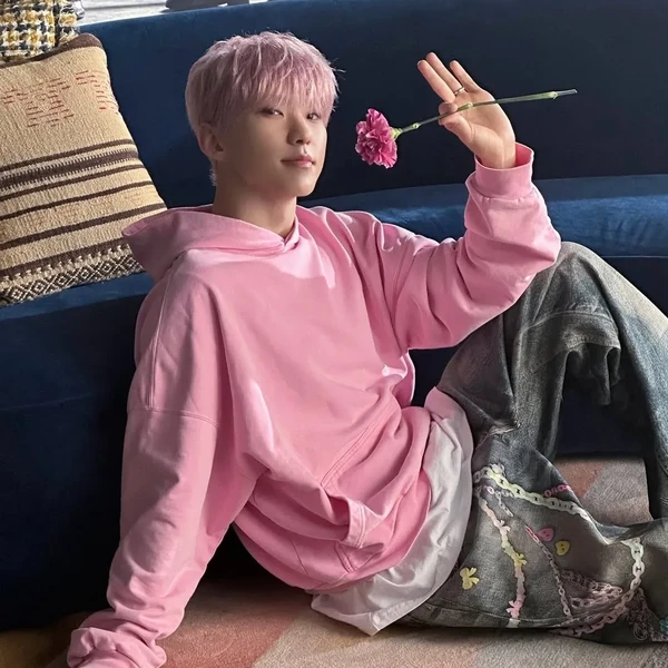 Signature photo of Hoshi (SEVENTEEN) capturing their charm