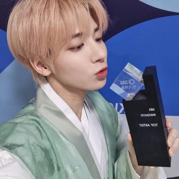 오늘 가장 사랑받은 태현 (투모로우바이투게더)의 모습