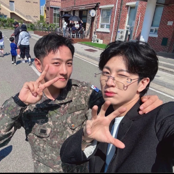 Foto Populer Penuh Cinta untuk iKON