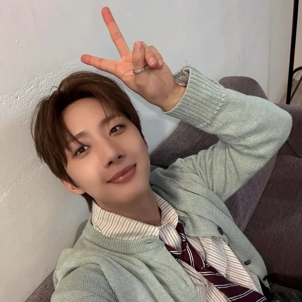 充满粉丝爱意的Hui (PENTAGON)人气照片