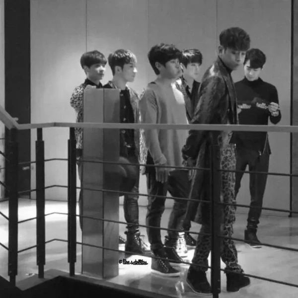 Foto Populer Penuh Cinta untuk SHINHWA