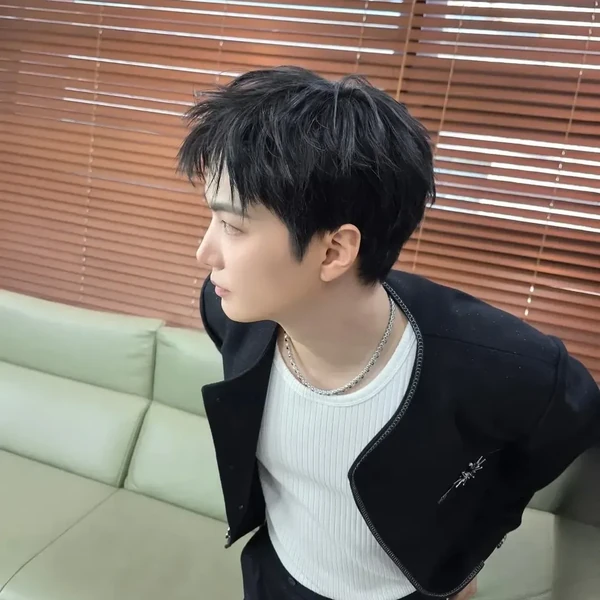 Foto Populer Penuh Cinta untuk Kim Jonghyeon