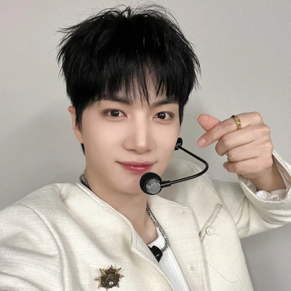 Foto Populer Penuh Cinta untuk Kim Jonghyeon